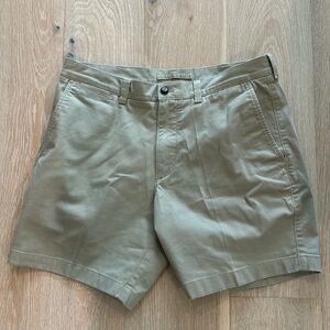 Men’s Duck Head khaki shorts. Size 32 W